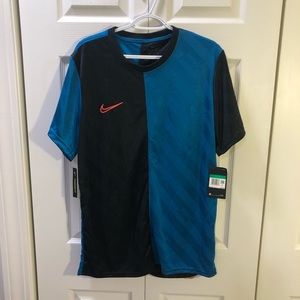 Nike soccer jersey. Size XL, NWT